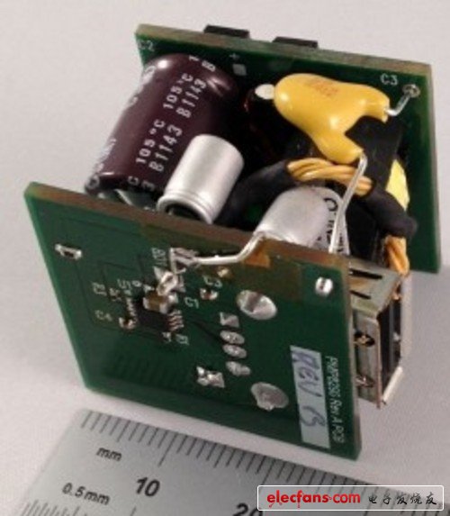 UCC28700 主要特性與優(yōu)勢(shì)