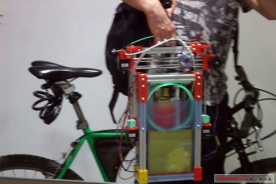 國(guó)外80后牛人打造創(chuàng)意便攜式3D打印機(jī)（圖文）