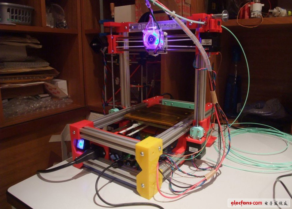 國(guó)外80后牛人打造創(chuàng)意便攜式3D打印機(jī)（圖文）