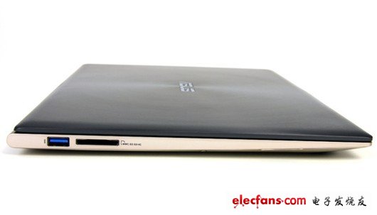 很遺憾的就是現(xiàn)實(shí)裝換器和蘋果用的顯示轉(zhuǎn)換器是不一樣的，因此他們不能把轉(zhuǎn)換器用到Zenbook上