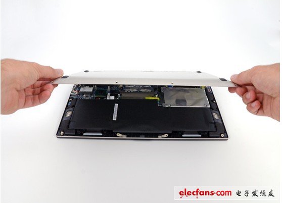 這個(gè)時(shí)尚的鋁外殼是用12個(gè)梅花形T5螺絲固定的，外殼和apple的材質(zhì)不是一樣的