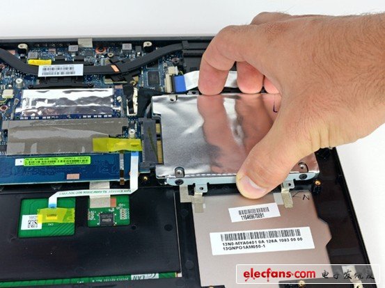 為了完全淡化超級(jí)本和高性能本子的界限，話說(shuō)給Zenbook提供了一個(gè)班上RAM