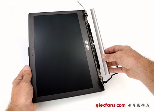 主副無(wú)線天線隱藏在顯示器的塑料離合器蓋下面，Zenbook外部?jī)H有的不是金屬的表面