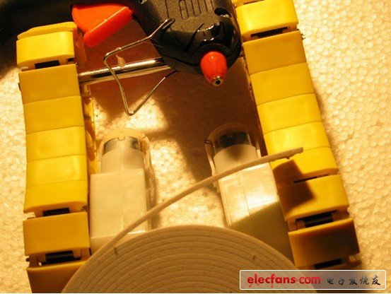 我堅(jiān)信它從桌上掉下來的時(shí)候不會受到任何損傷。就算受傷了，也很容易修復(fù)