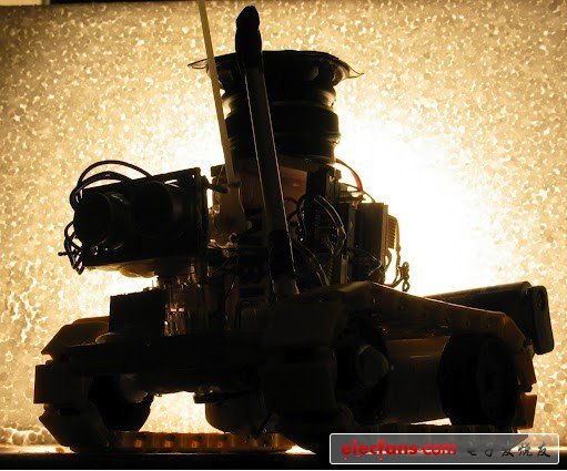 超牛國外GPS無線導(dǎo)航避障譜樂演奏機器人