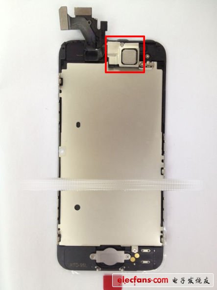 對照片的仔細分析可以發(fā)現(xiàn)，在前置攝像頭旁存在一顆NFC芯片。