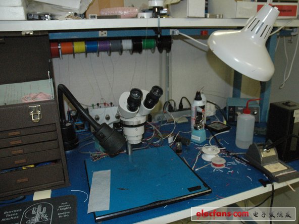 什么叫芯片封裝，現(xiàn)在該一目了然了吧？上圖主要是ARM 處理器+ RAM的封裝圖