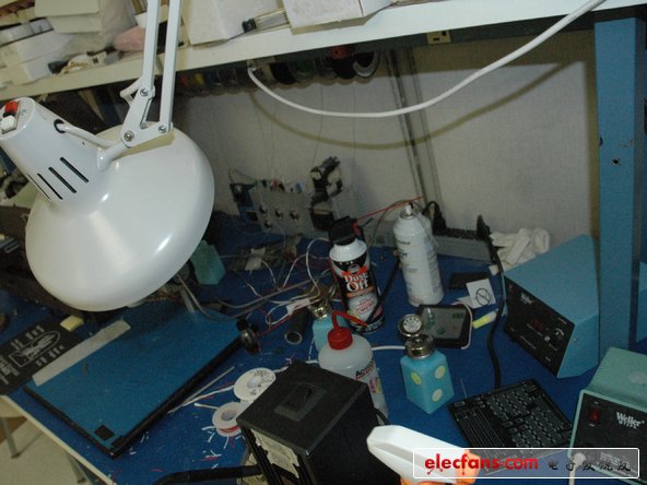 什么叫芯片封裝，現(xiàn)在該一目了然了吧？上圖主要是ARM 處理器+ RAM的封裝圖