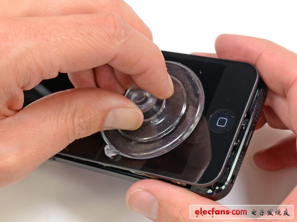 掀開iphone5前后蓋，其內(nèi)部即將揭露