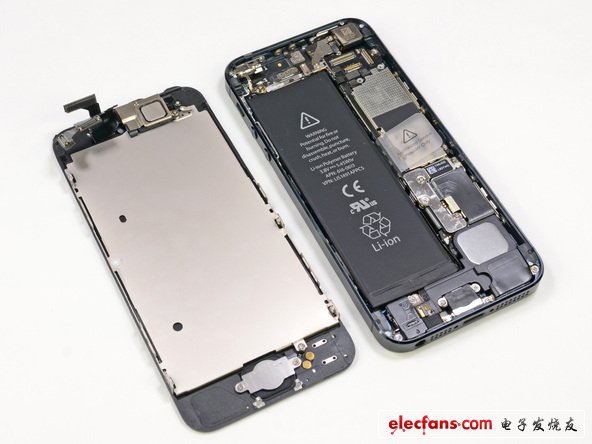 iphone5內(nèi)部及顯示屏前后蓋一覽無遺。我們可以看到什么？大容量電池？天線連接器？麥克風(fēng)？攝像機(jī)？手機(jī)振動(dòng)器