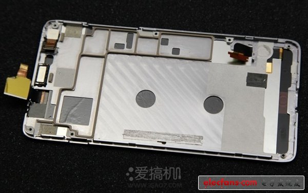 真值3456？拆開nubia Z5一探究竟