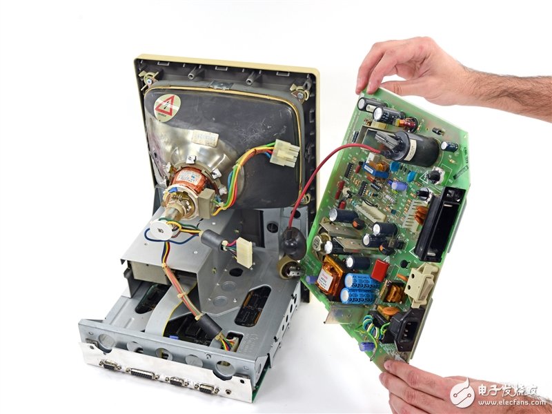 這可真是個(gè)古董：蘋果第一代Mac深度拆解