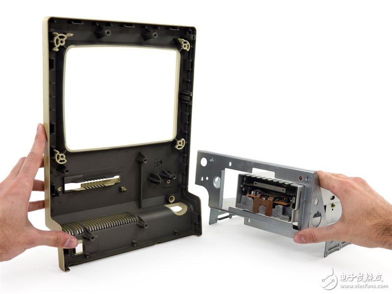 這可真是個(gè)古董：蘋果第一代Mac深度拆解