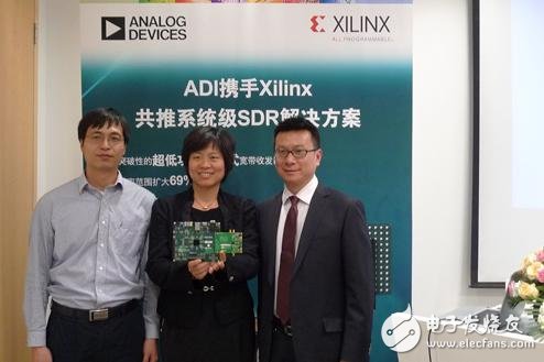 左起分別為ADI公司亞洲區(qū)通信業(yè)務(wù)拓展經(jīng)理解勇，ADI公司中國(guó)技術(shù)支持中心經(jīng)理聶海霞，賽靈思亞太區(qū)Zynq業(yè)務(wù)拓展經(jīng)理羅霖