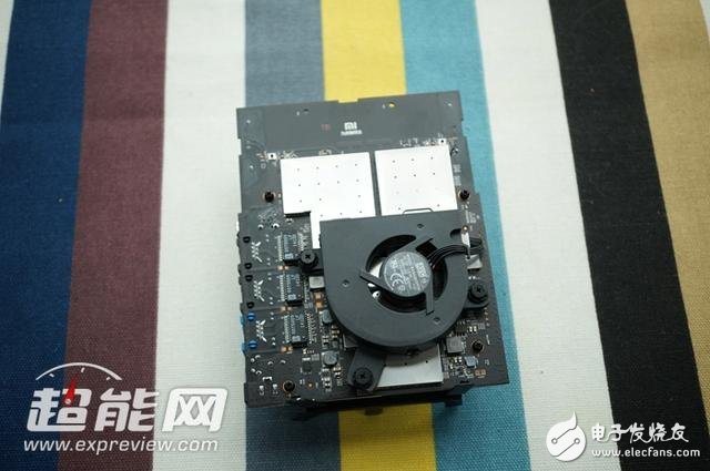 有區(qū)別嗎？小米路由量產(chǎn)版拆解實(shí)錄
