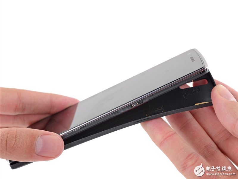 一加手機完全拆解：到處都是坑??！