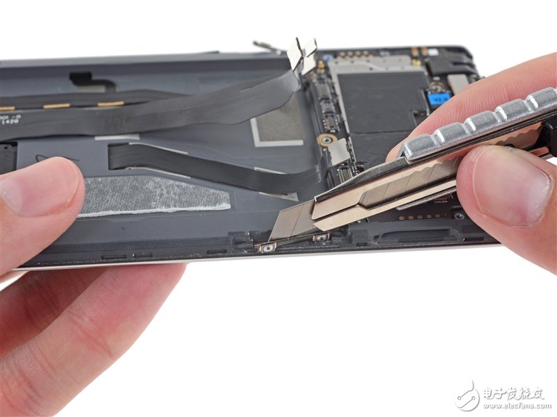 一加手機完全拆解：到處都是坑??！