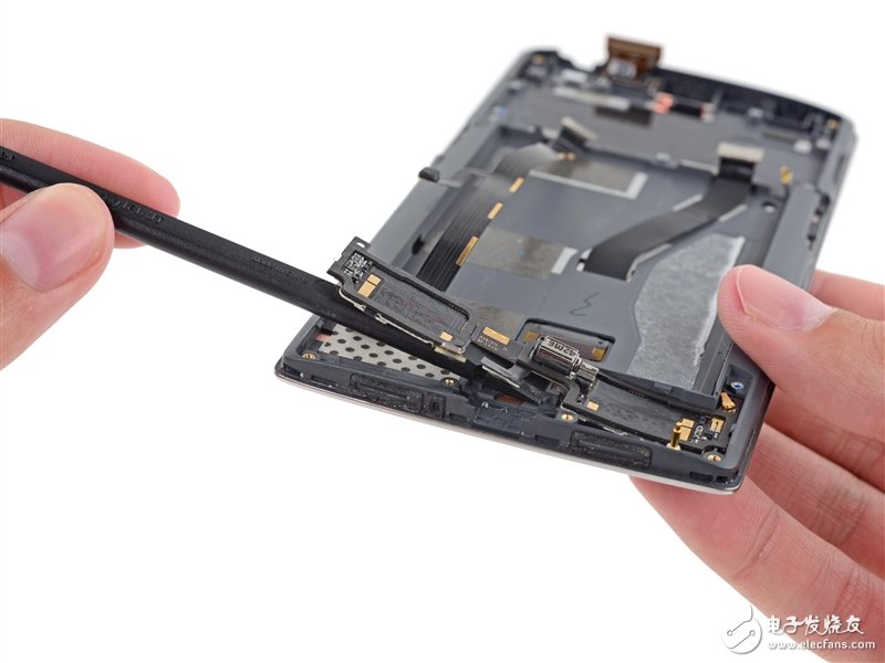 一加手機完全拆解：到處都是坑??！