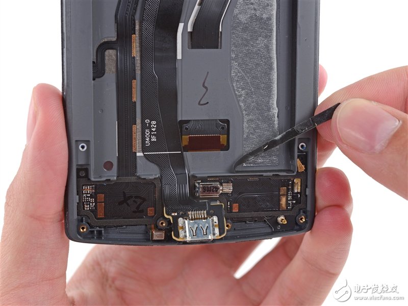 一加手機完全拆解：到處都是坑??！