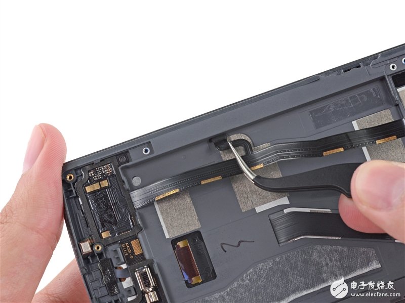 一加手機完全拆解：到處都是坑啊！