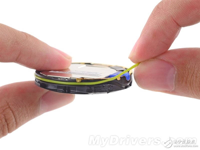 Moto 360暴力拆解：足以秒殺Apple Watch的智能手表？