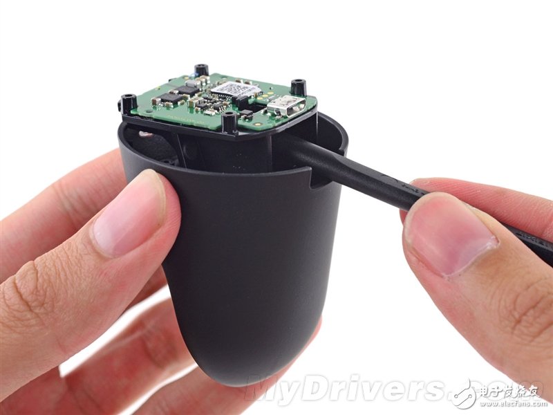 Moto 360暴力拆解：足以秒殺Apple Watch的智能手表？