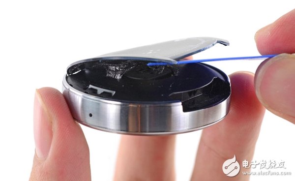 Moto 360暴力拆解：足以秒殺Apple Watch的智能手表？