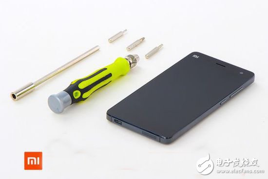 退燒過后的精致做工，小米4真機(jī)拆解