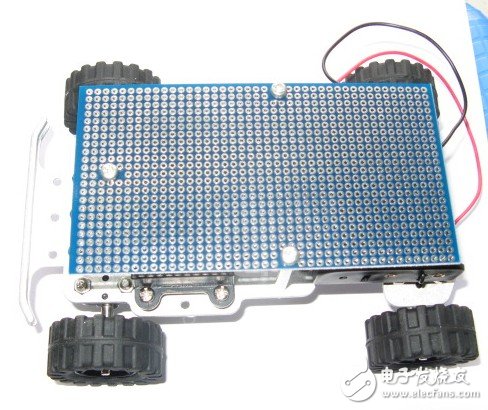 電賽展示：四輪越野型車體硬件設(shè)計(jì)曝光