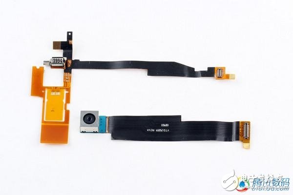 ***同款手機(jī)拆解！YotaPhone雙屏交互如何造？