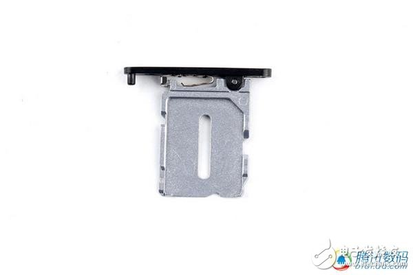 ***同款手機(jī)拆解！YotaPhone雙屏交互如何造？