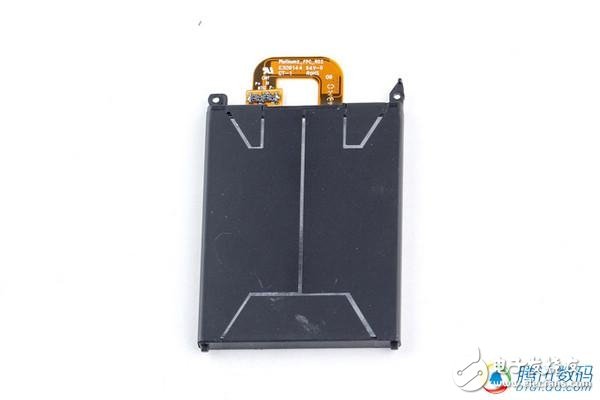 ***同款手機(jī)拆解！YotaPhone雙屏交互如何造？