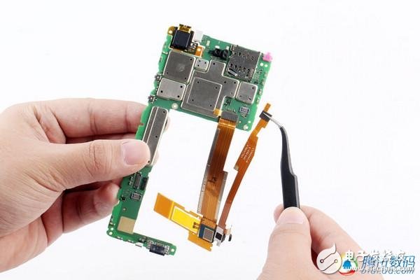 ***同款手機(jī)拆解！YotaPhone雙屏交互如何造？