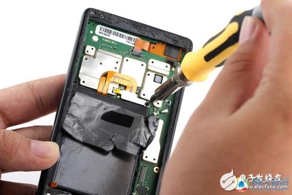 ***同款手機(jī)拆解！YotaPhone雙屏交互如何造？