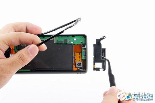 ***同款手機(jī)拆解！YotaPhone雙屏交互如何造？