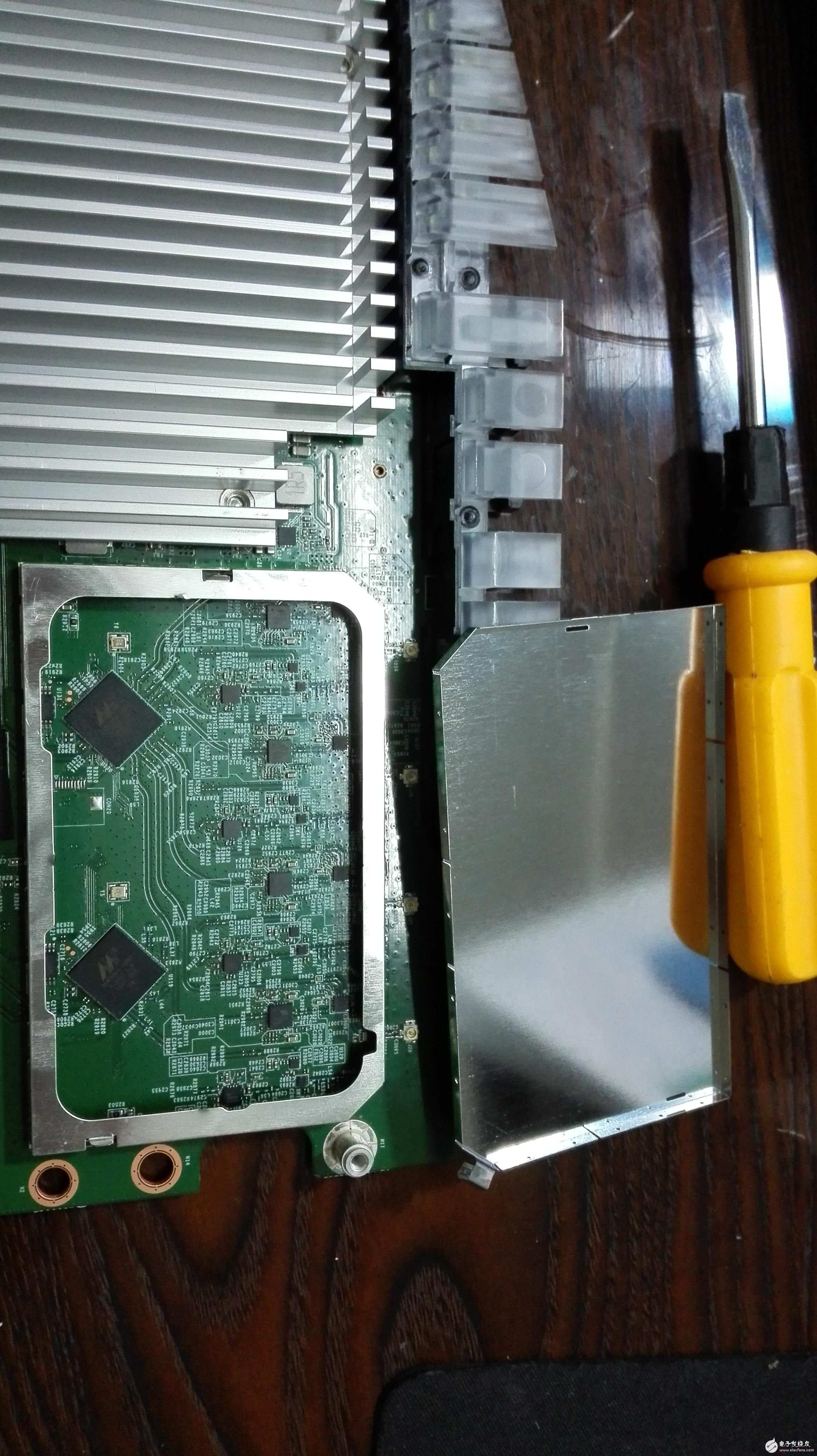 談工藝講情懷！一起來(lái)看WIFI路由器大拆解