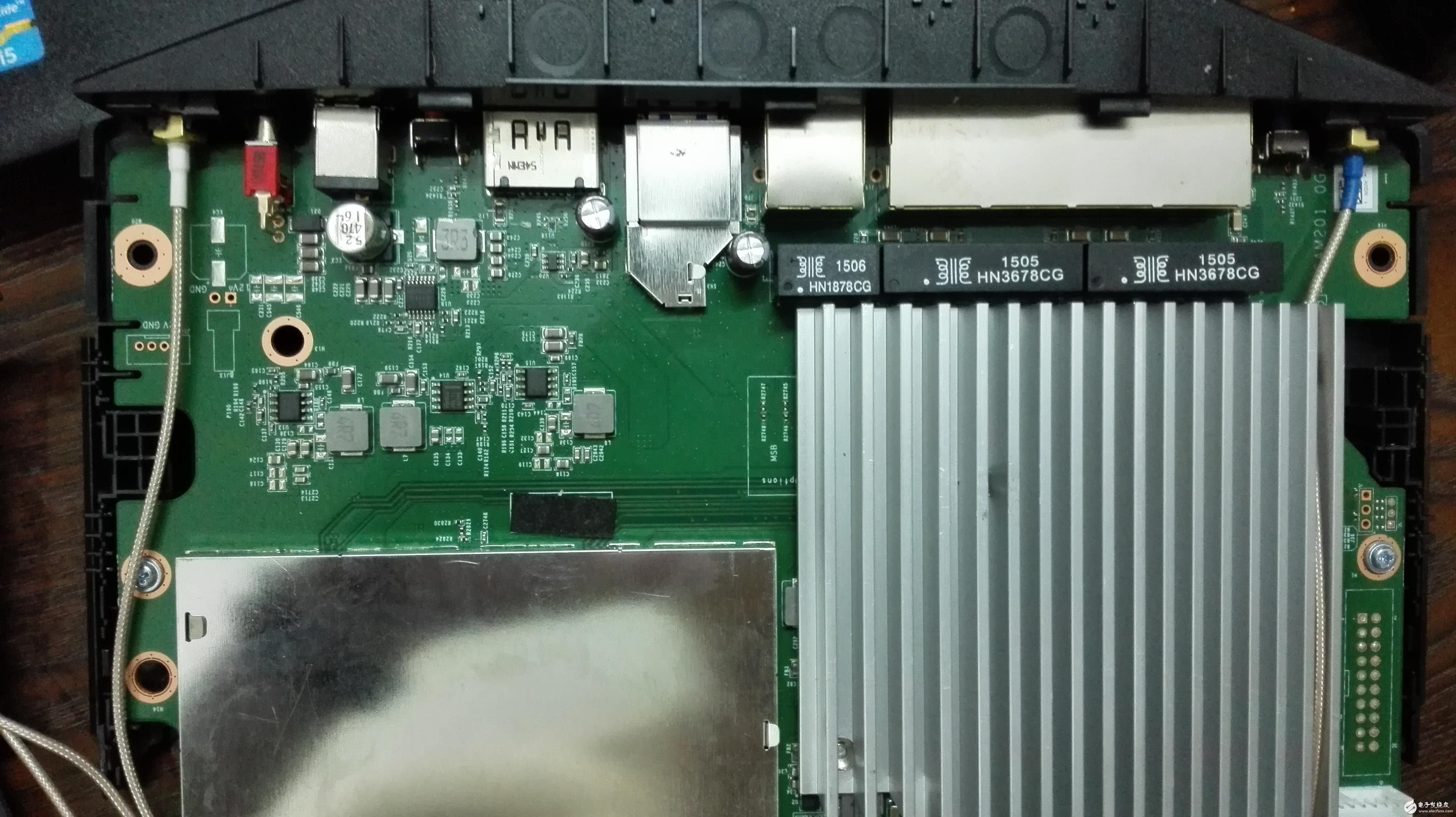 談工藝講情懷！一起來(lái)看WIFI路由器大拆解