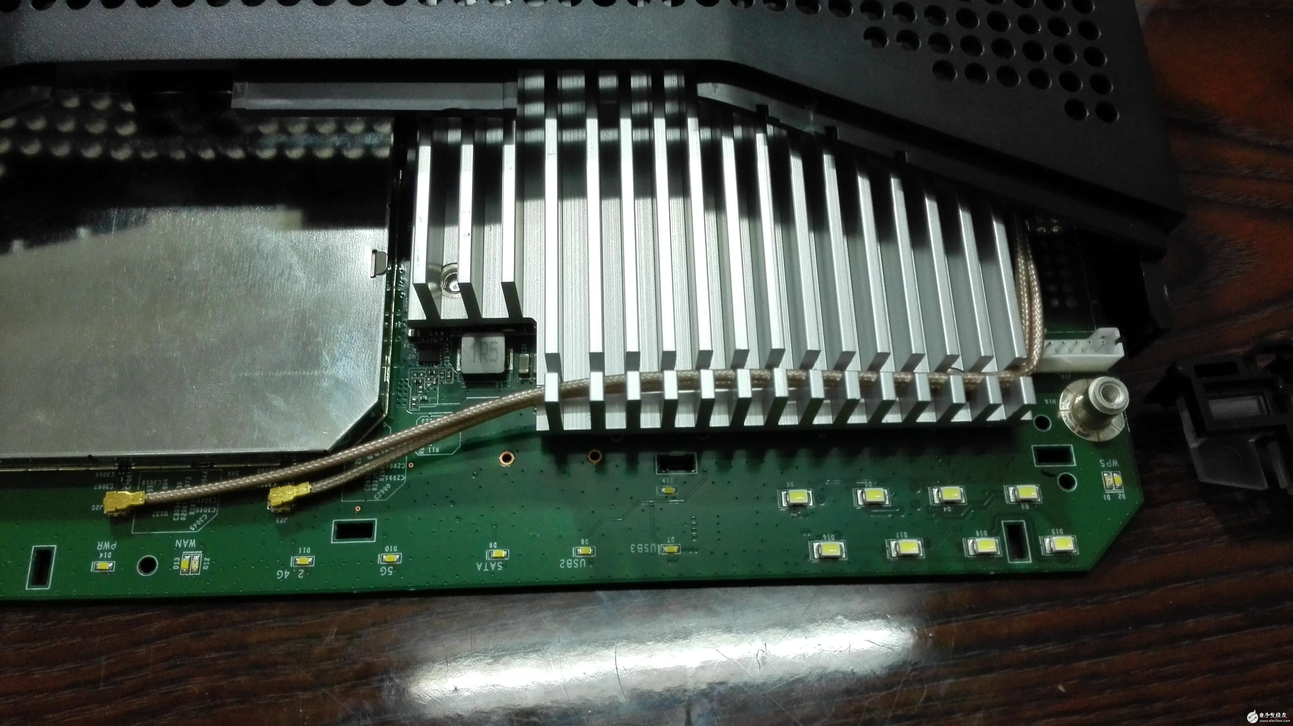 談工藝講情懷！一起來(lái)看WIFI路由器大拆解