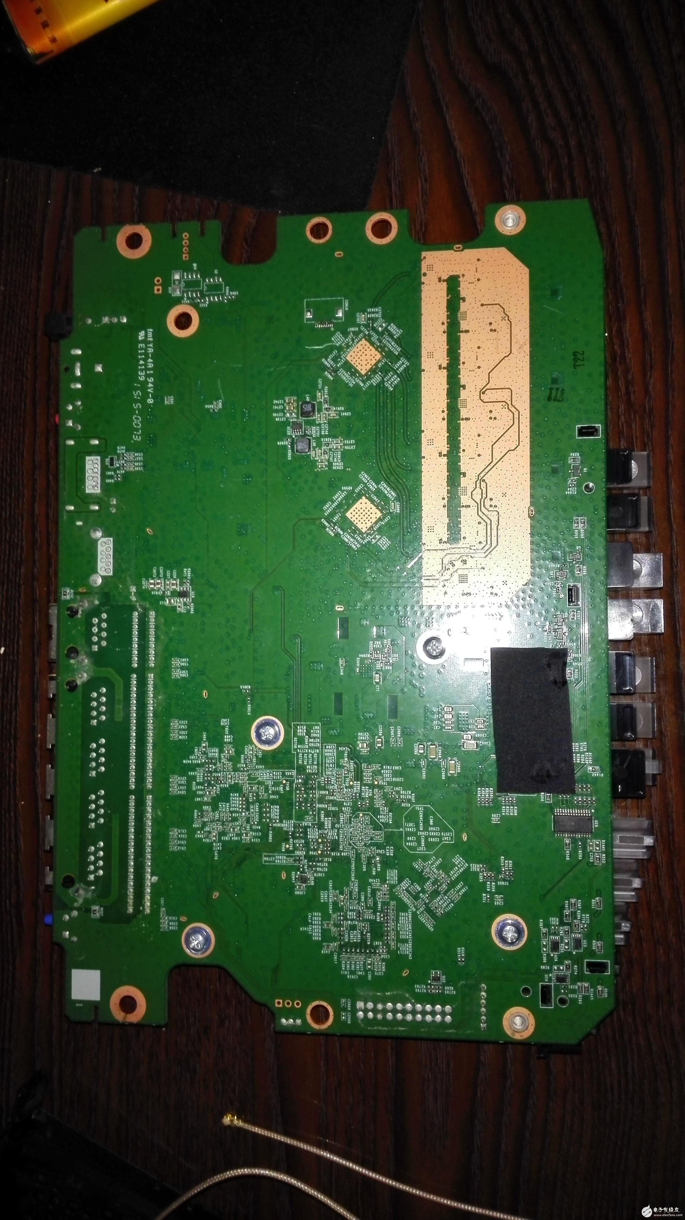 談工藝講情懷！一起來(lái)看WIFI路由器大拆解