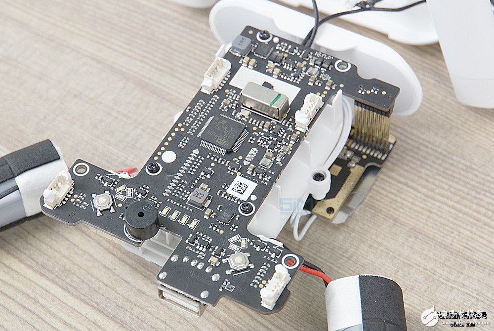 小米無人機(jī)對(duì)比精靈3s拆解