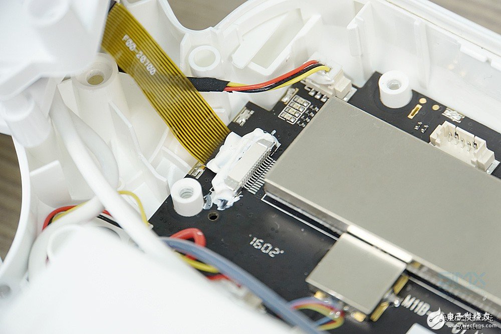 小米無人機(jī)對(duì)比精靈3s拆解