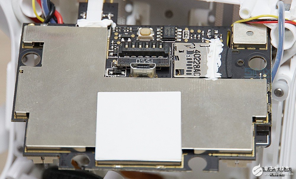 小米無人機(jī)對(duì)比精靈3s拆解 大疆“門徒”表現(xiàn)如何？