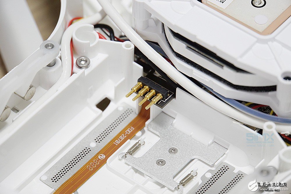 小米無人機(jī)對(duì)比精靈3s拆解 大疆“門徒”表現(xiàn)如何？