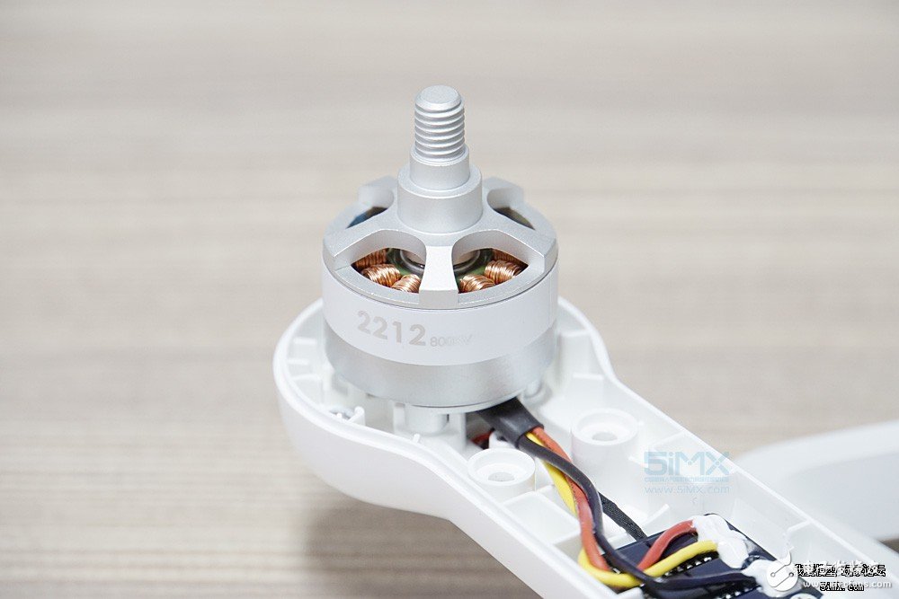 小米無人機(jī)對(duì)比精靈3s拆解 大疆“門徒”表現(xiàn)如何？