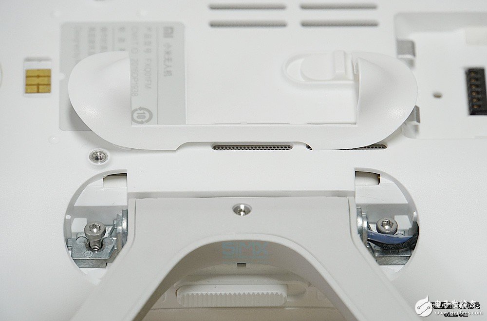 小米無人機(jī)對(duì)比精靈3s拆解 大疆“門徒”表現(xiàn)如何？