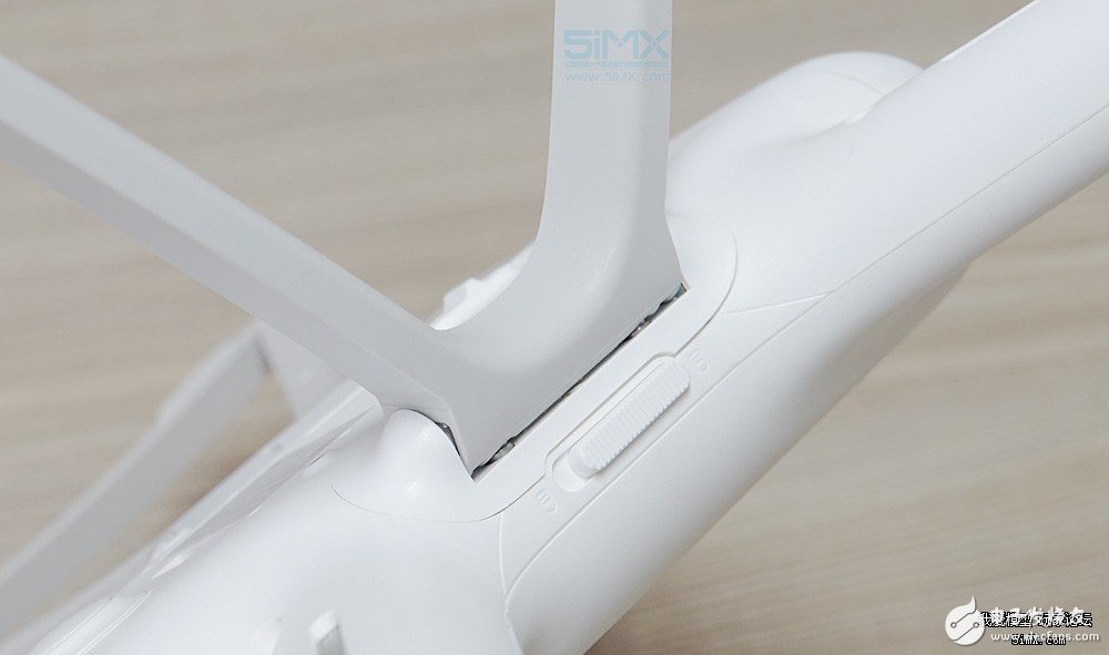 小米無人機(jī)對(duì)比精靈3s拆解 大疆“門徒”表現(xiàn)如何？