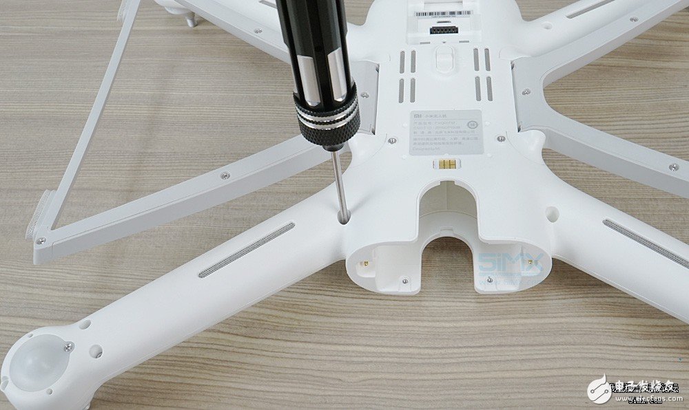 小米無人機(jī)對(duì)比精靈3s拆解 大疆“門徒”表現(xiàn)如何？