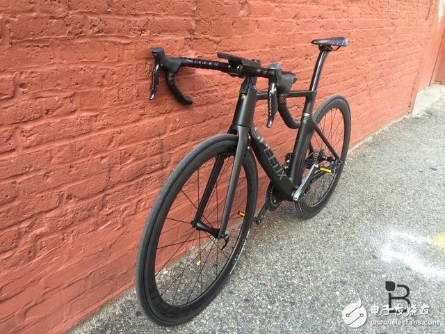 碳纖維SpeedX Leopard電動(dòng)自行車體驗(yàn)出眾