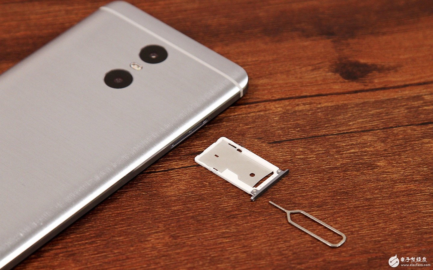 紅米Pro拆解：內(nèi)部做工是否夠“旗艦”？