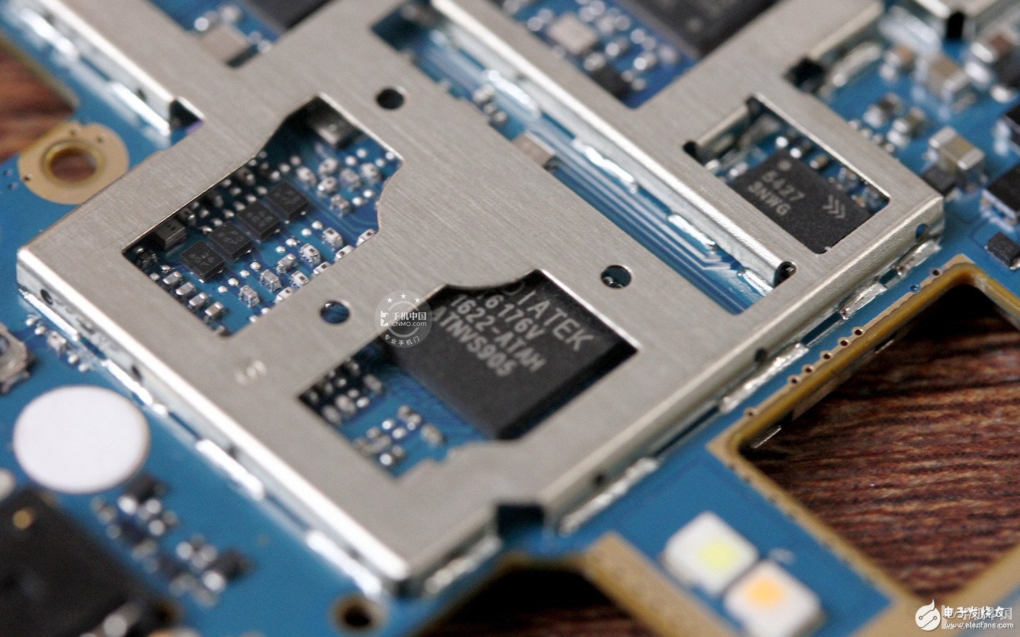 紅米Pro拆解：內(nèi)部做工是否夠“旗艦”？